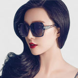 Sonnenbrille mit kantiger Fassung – Produktansicht 6
