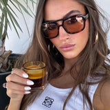Sonnenbrille mit ovaler Fassung im Vintage-Stil – Produktansicht 7