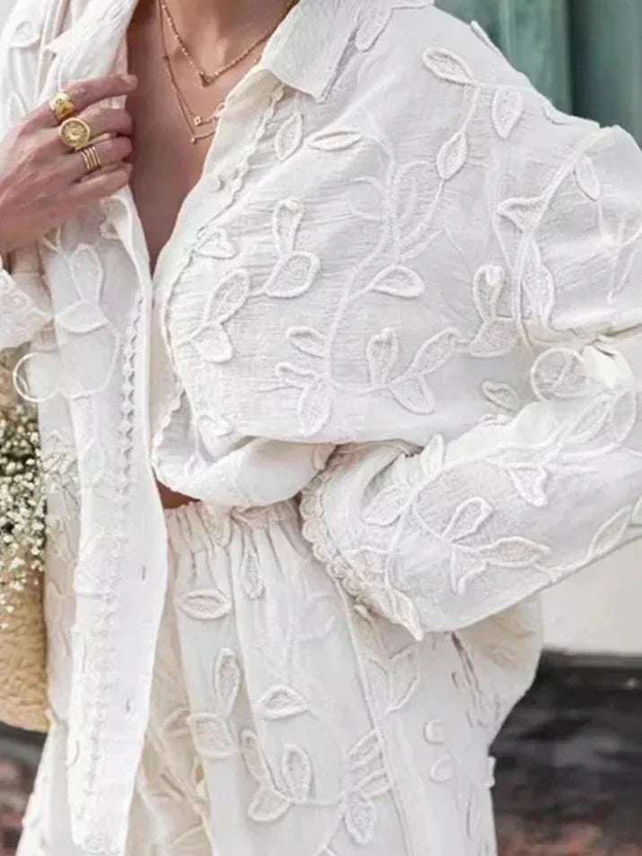 Elegantes Set aus Oberteil und Hose mit feiner Stickerei – Produktansicht 3