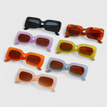 Sonnenbrille mit UV400-Gläsern und klarer Form – Produktansicht 19