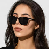 Markante Sonnenbrille im geradlinigen Design – Produktansicht 4