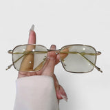 Sonnenbrille mit kantiger Fassung – Produktansicht 11