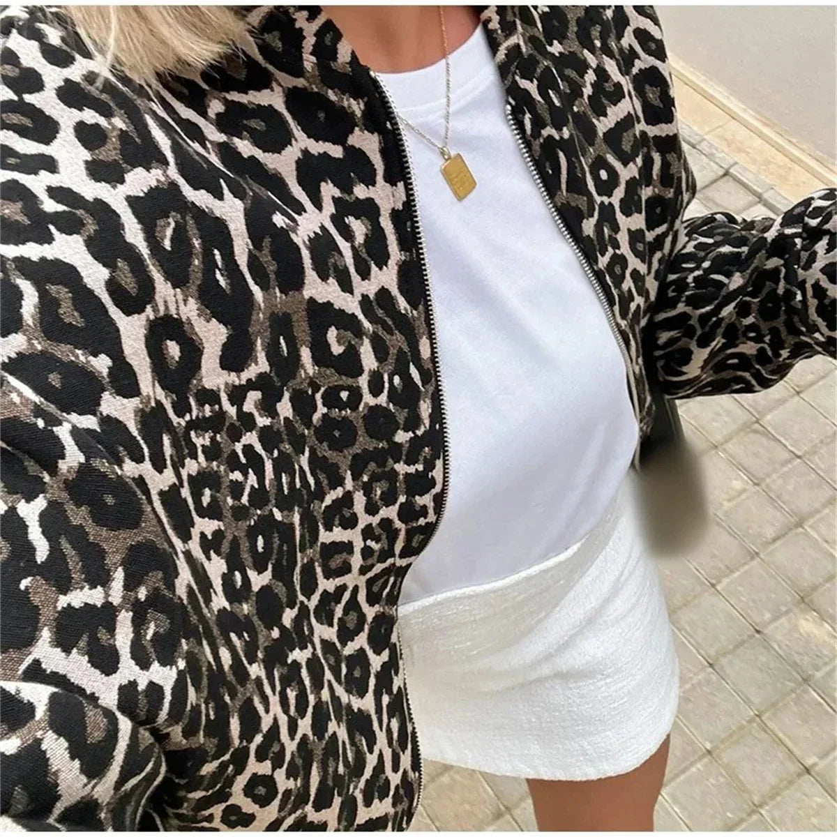 Bomberjacke mit Leopardenmuster – Produktansicht 2
