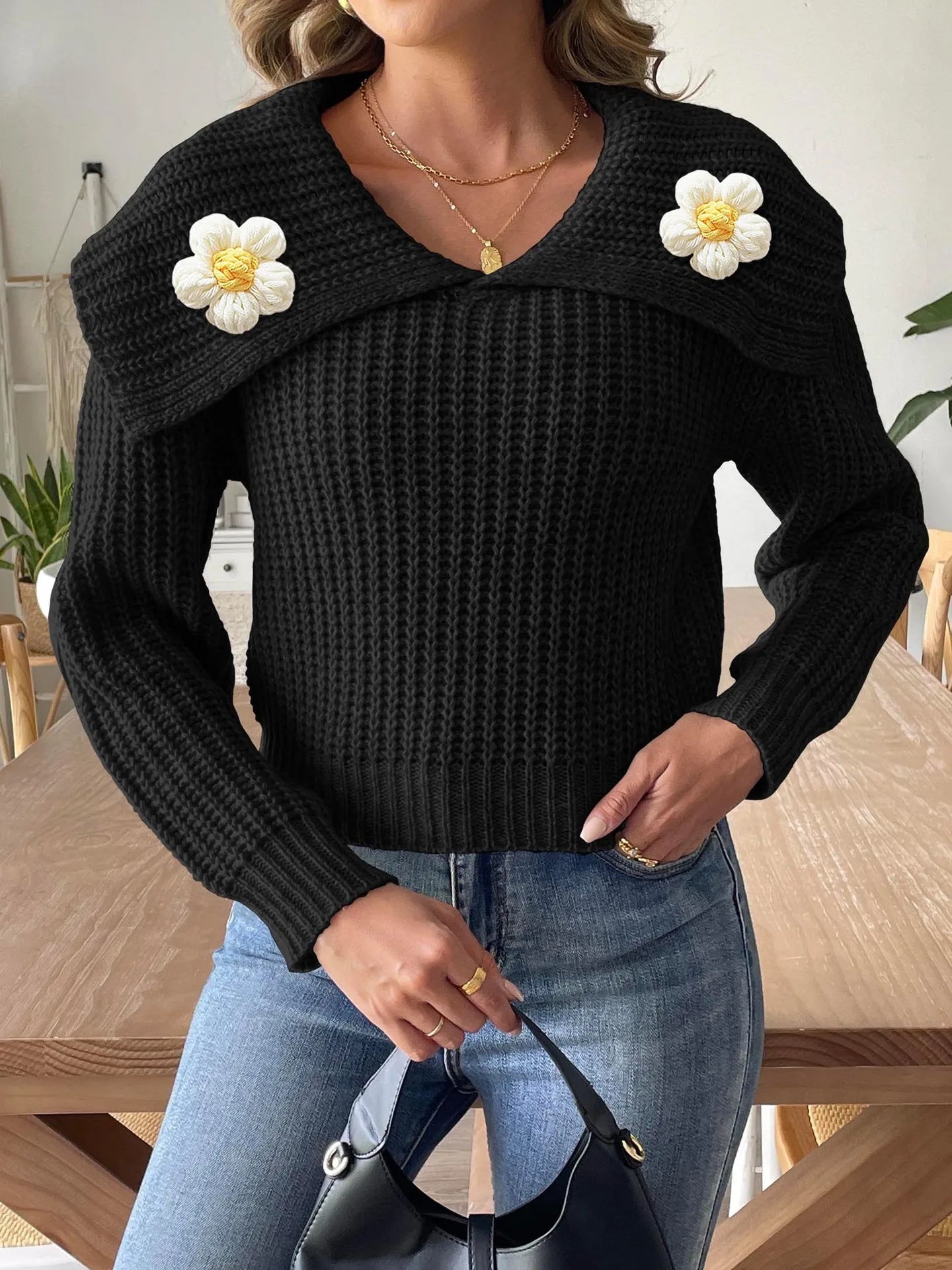 Eleganter Pullover mit verspieltem Blütenkragen – Produktansicht 2