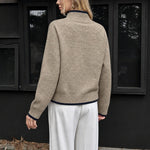 Minimalistischer Pullover aus unifarbenem Strick – Produktansicht 3