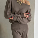 Elegantes Set aus Oberteil und Hose im schulterfreien Schnitt – Produktansicht 5