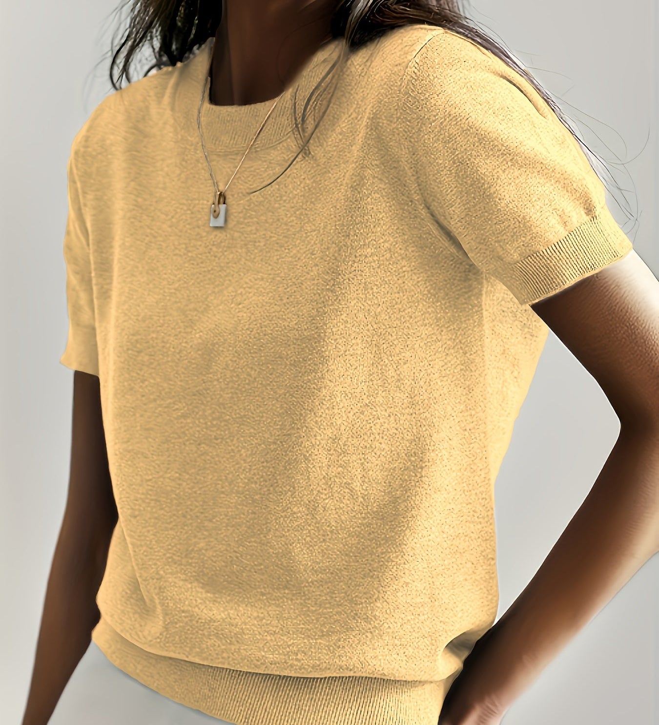 Kurzarm-T-Shirt in zeitlosem Stil – Produktansicht 2