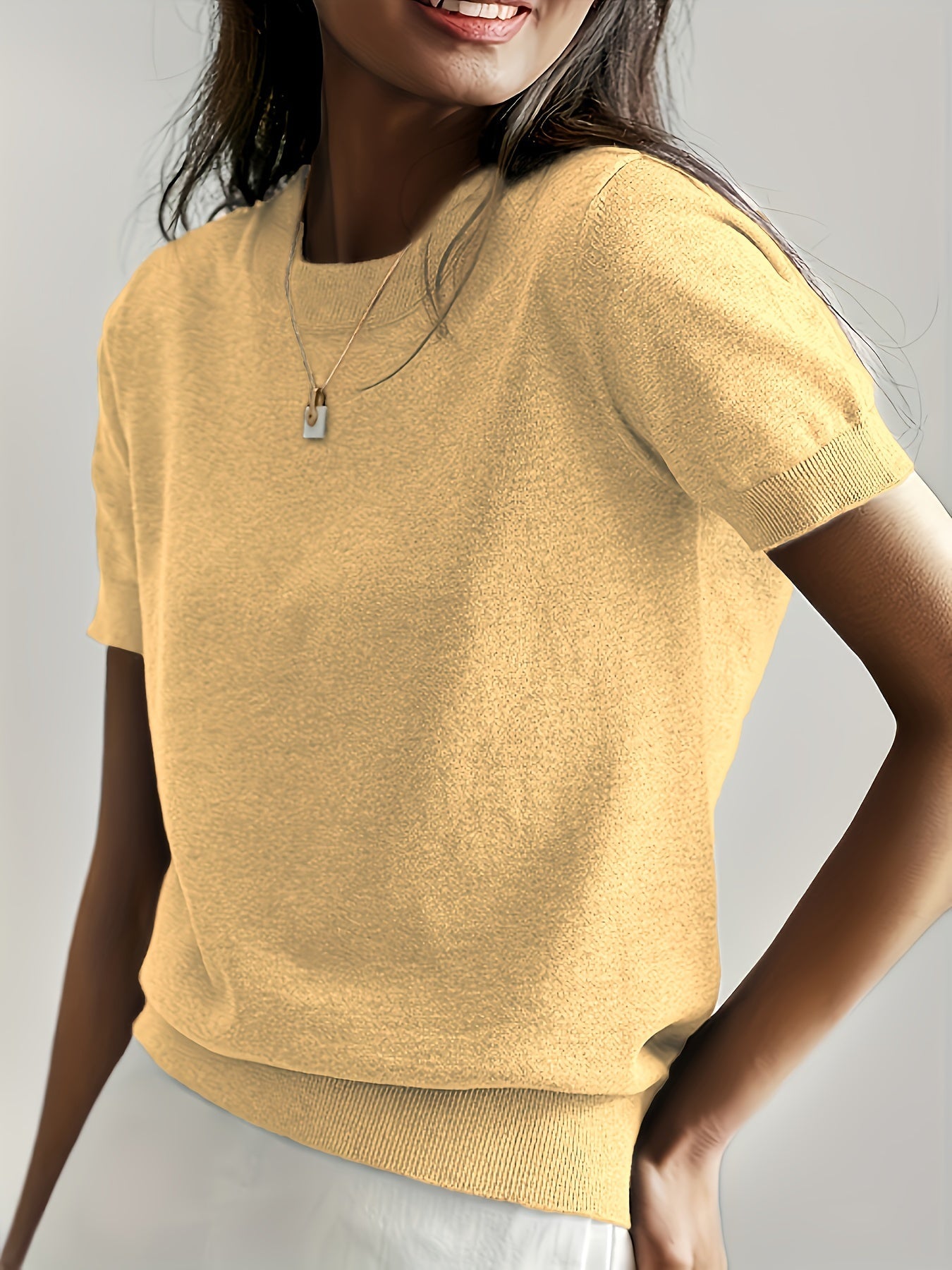 Kurzarm-T-Shirt in zeitlosem Stil – Produktansicht 2