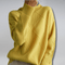 Gerippter Rollkragenpullover in lässiger Passform – Produktansicht 10