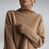 Gerippter Rollkragenpullover in lässiger Passform – Produktansicht 1
