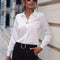 Langärmelige Bluse mit Kragen und Perlendetails – Produktansicht 2
