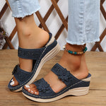 Bequeme Sandalen mit Keilabsatz – Produktansicht 5
