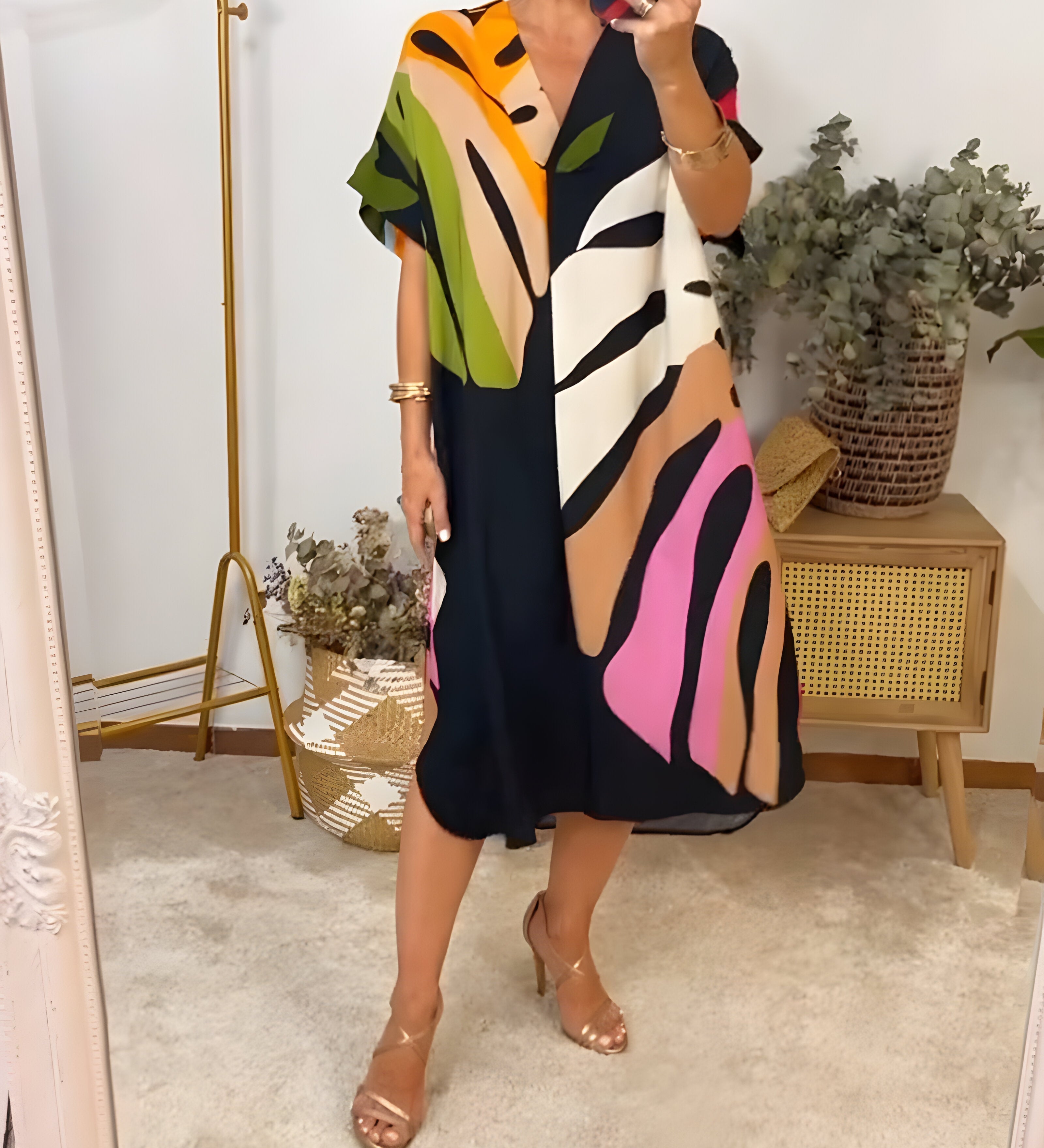 Bequemes Kleid mit abstraktem Muster – Produktansicht 1
