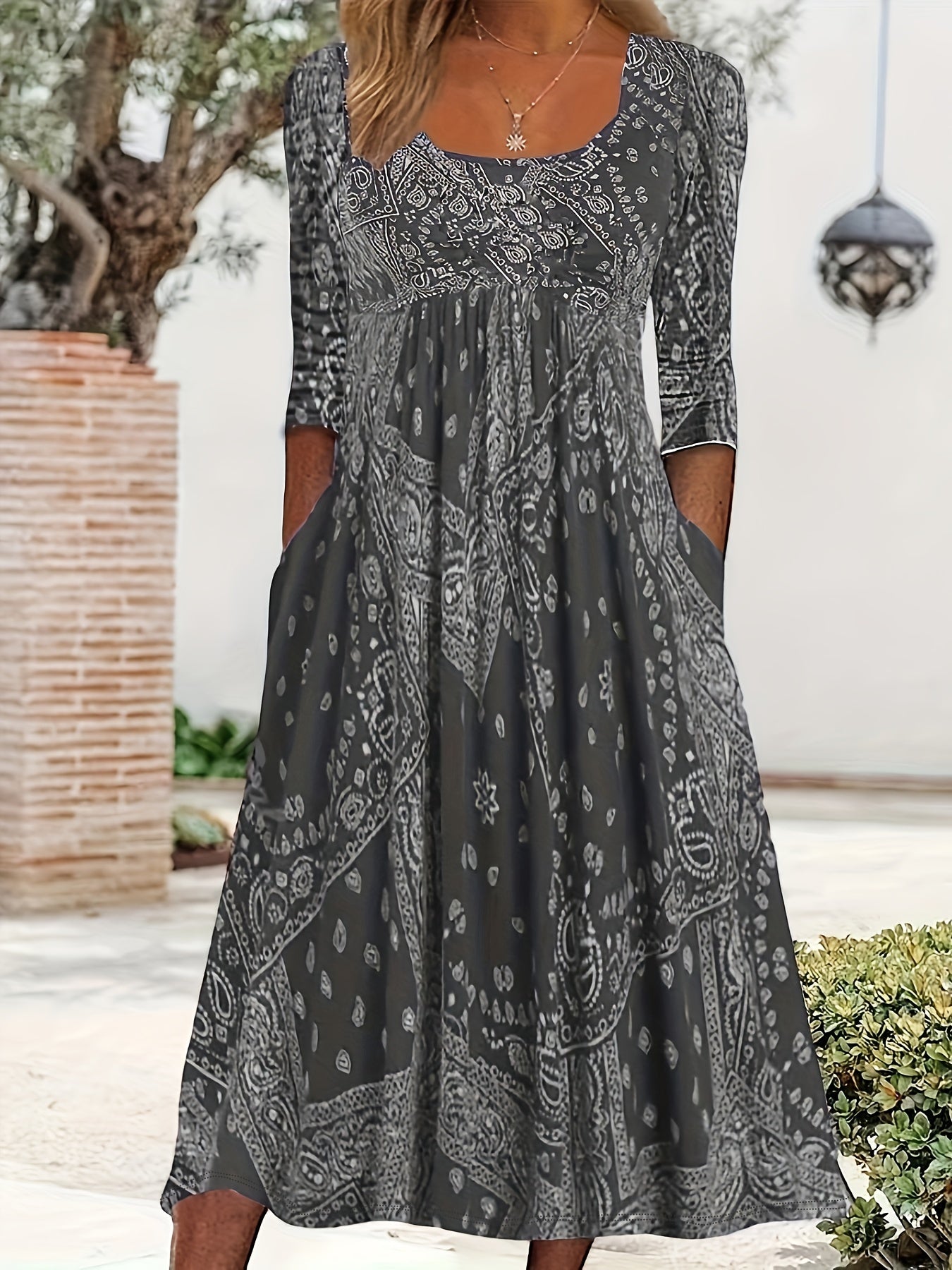 Lässiges langes Midikleid mit Ärmeln – Produktansicht 2