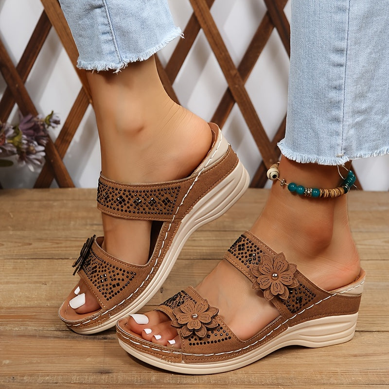 Bequeme Sandalen mit Keilabsatz – Produktansicht 2