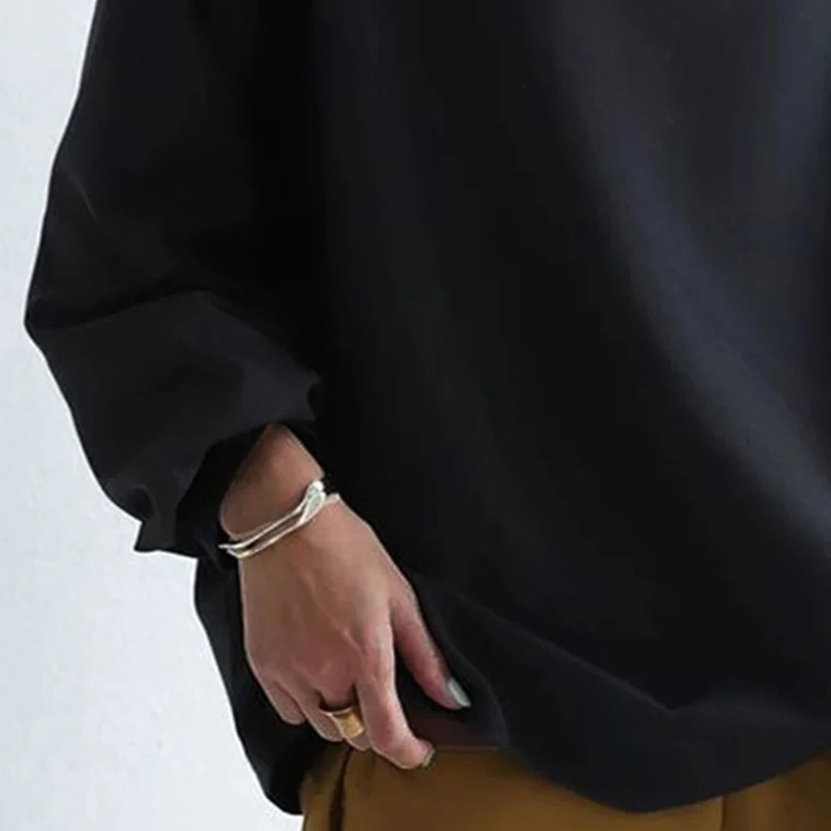 Schwarzes Sweatshirt mit elegantem Stehkragen – Produktansicht 4