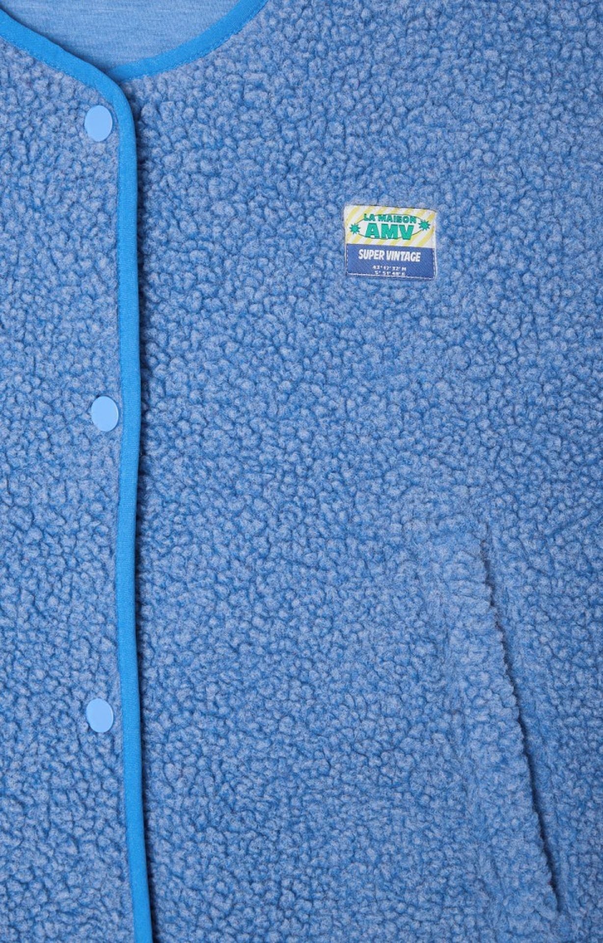 Ärmellose Strickweste aus Lammwolle mit Knopfleiste – Produktansicht 21