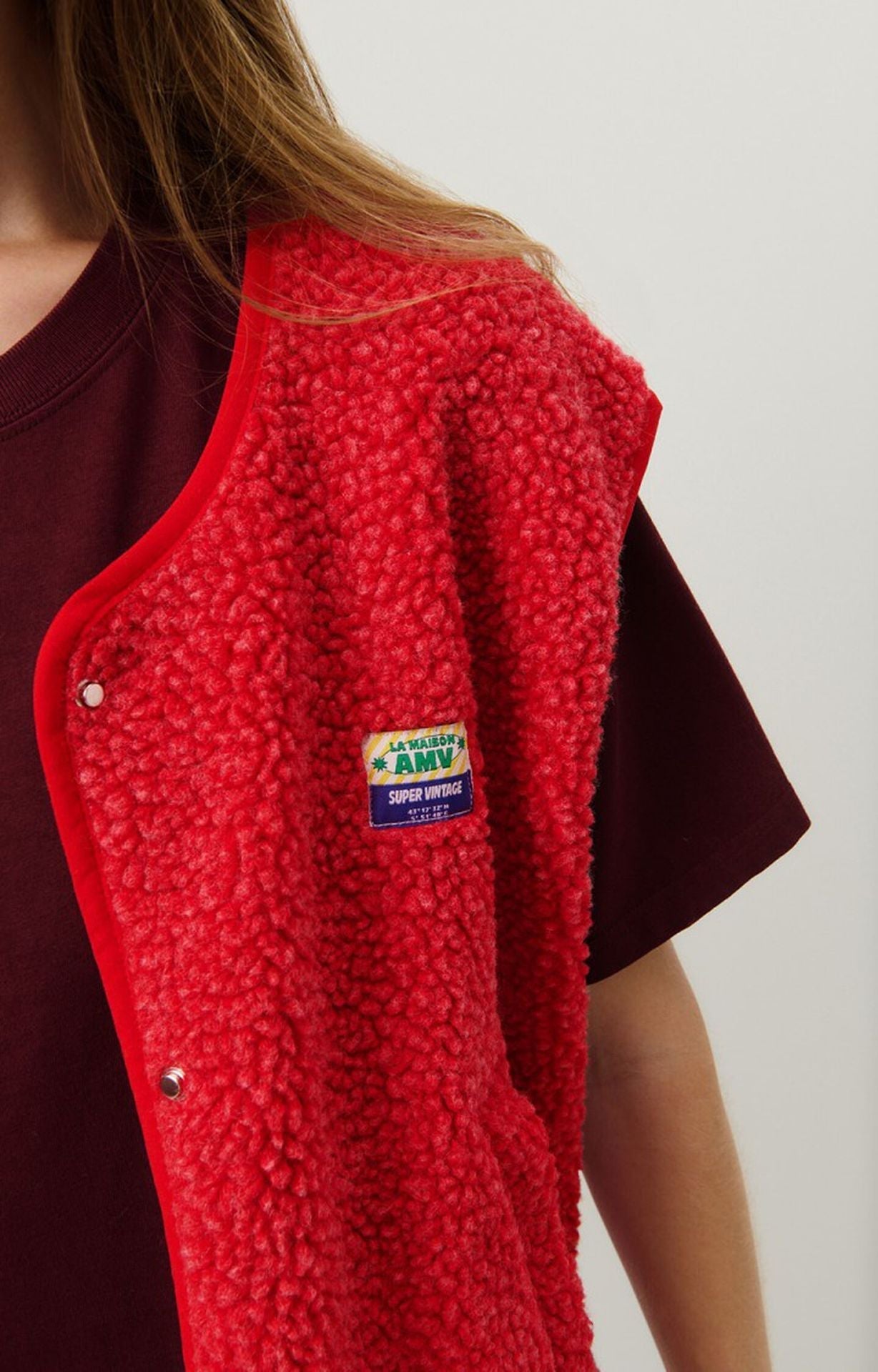 Ärmellose Strickweste aus Lammwolle mit Knopfleiste – Produktansicht 15