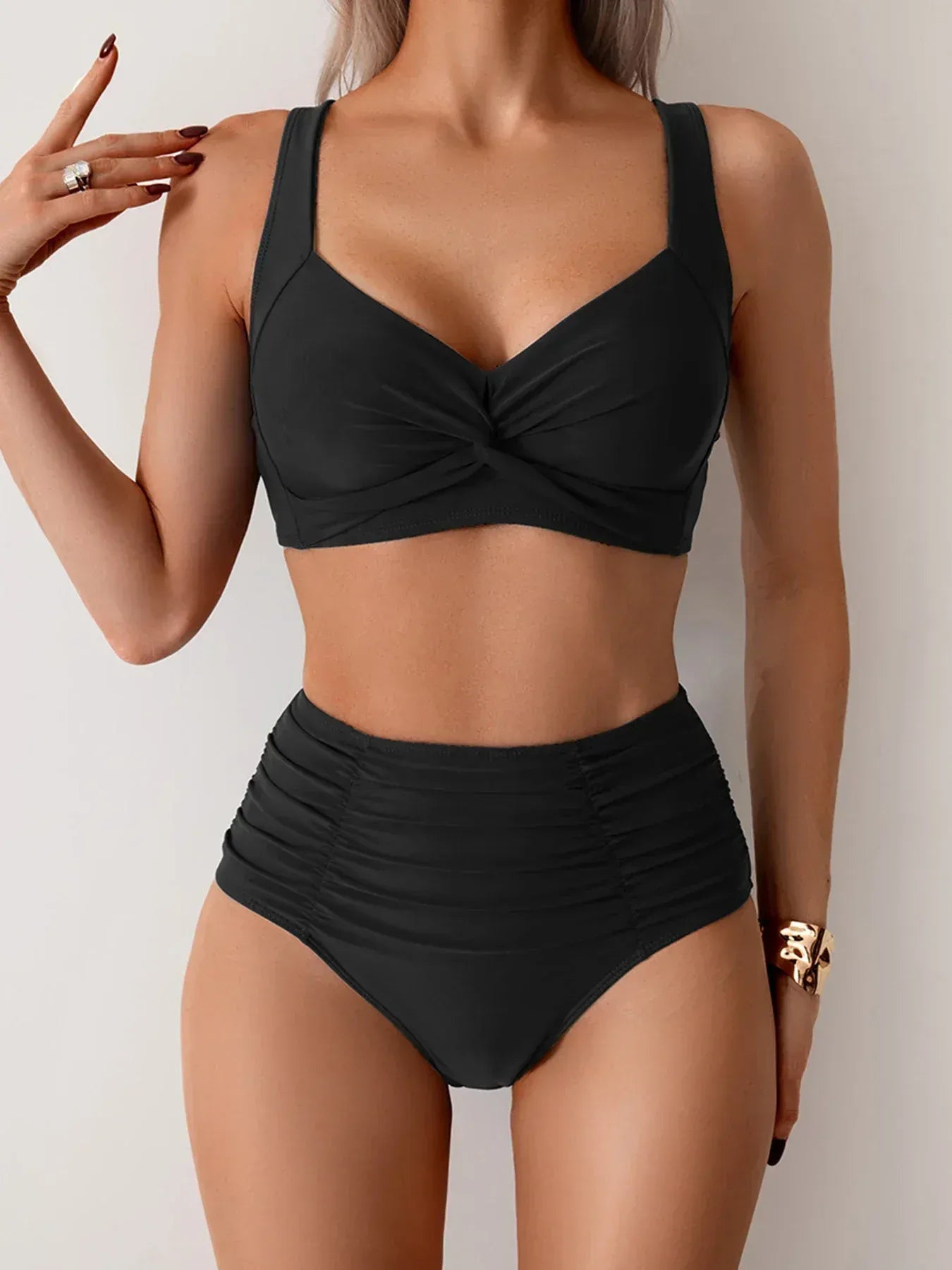 Bequemer hochgeschnittener Bikini in Schwarz