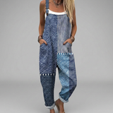 Bequeme Latzhose im blauen Boho-Patchwork – Produktansicht 1