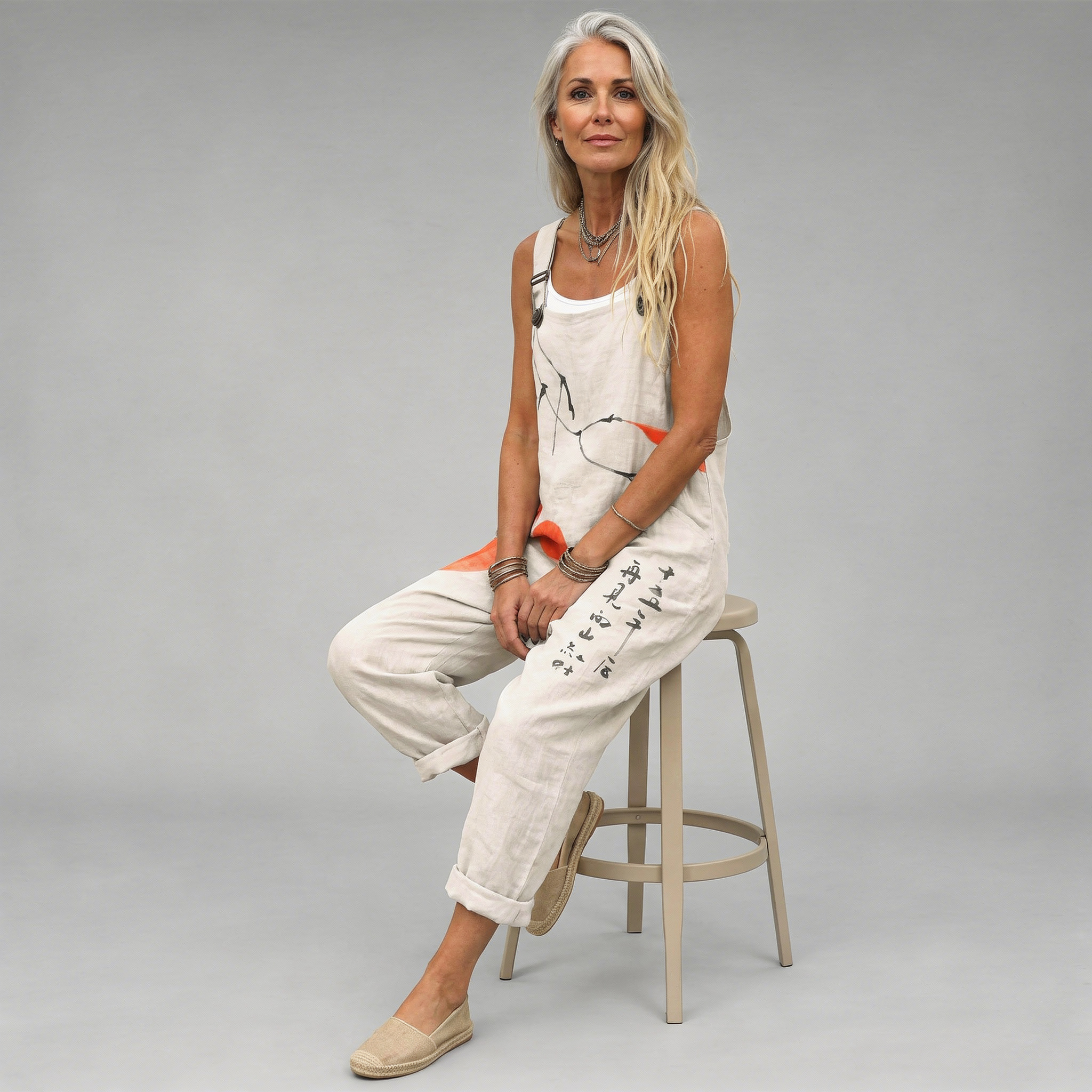 Bequeme Latzhose mit Tusche-Print – Produktansicht 2