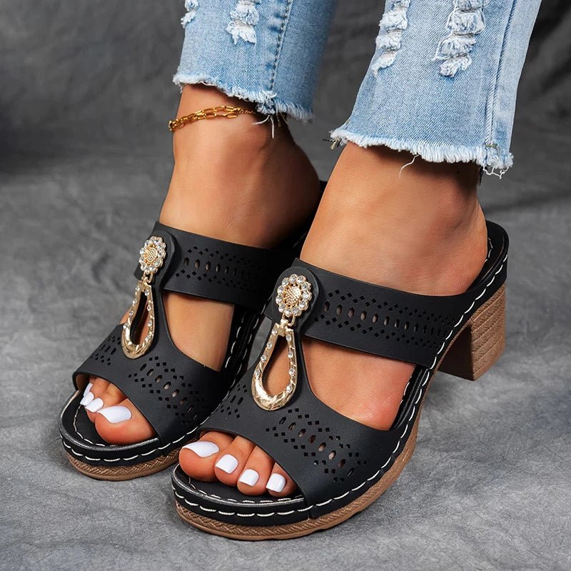 Bequeme Sandalen mit weicher Dämpfung in Wickeloptik – Produktansicht 5
