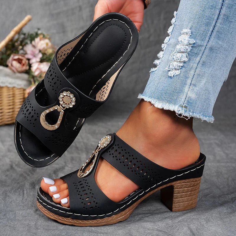 Bequeme Sandalen mit weicher Dämpfung in Wickeloptik – Produktansicht 1