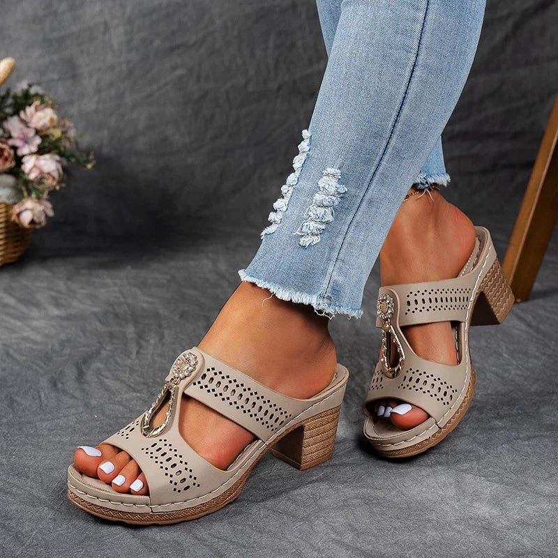 Bequeme Sandalen mit weicher Dämpfung in Wickeloptik – Produktansicht 2